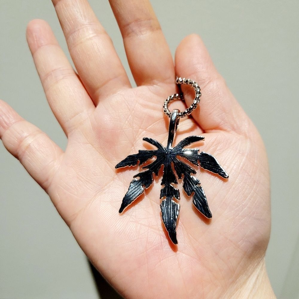 Brand New Leaf Silver Necklace - Picture 5 of 8